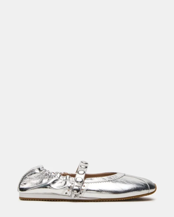 Anaya en cuir argenté clouté