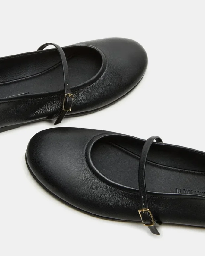 Besette en cuir noir