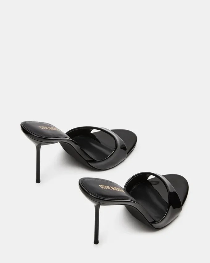 Davina en vernis noir Davina en vernis noir