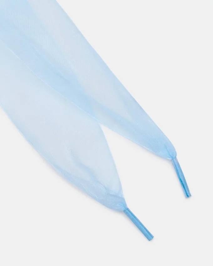 Lacets et breloques bleus