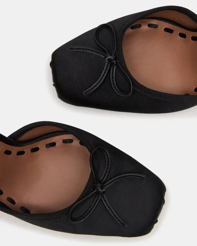 Larina en satin noir