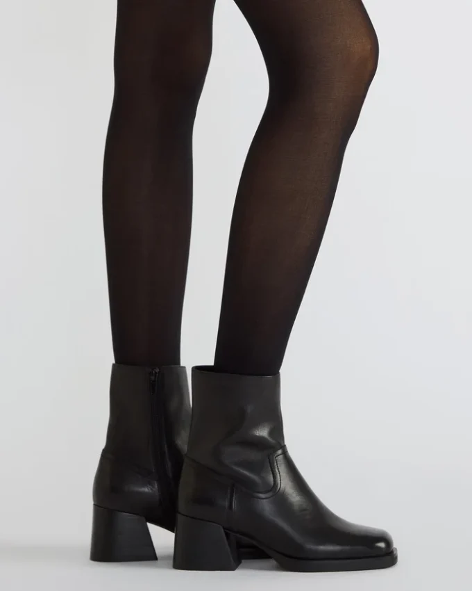 Latches en cuir noir