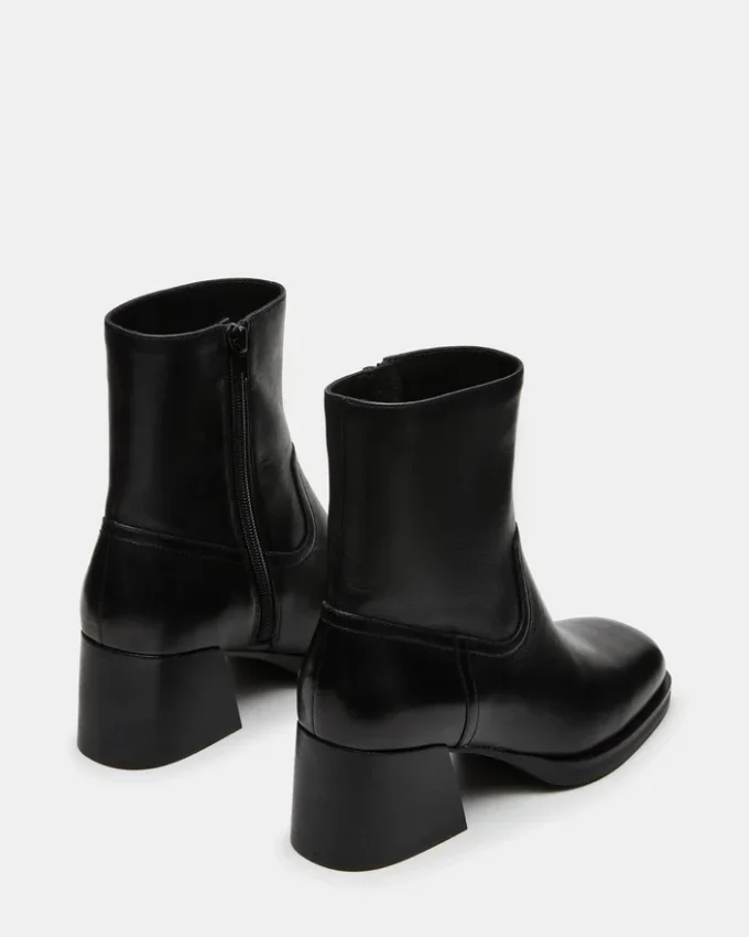 Latches en cuir noir