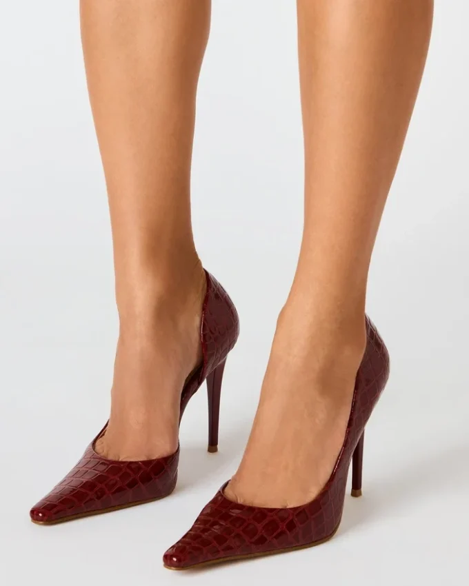 Élégant crocodile rouge