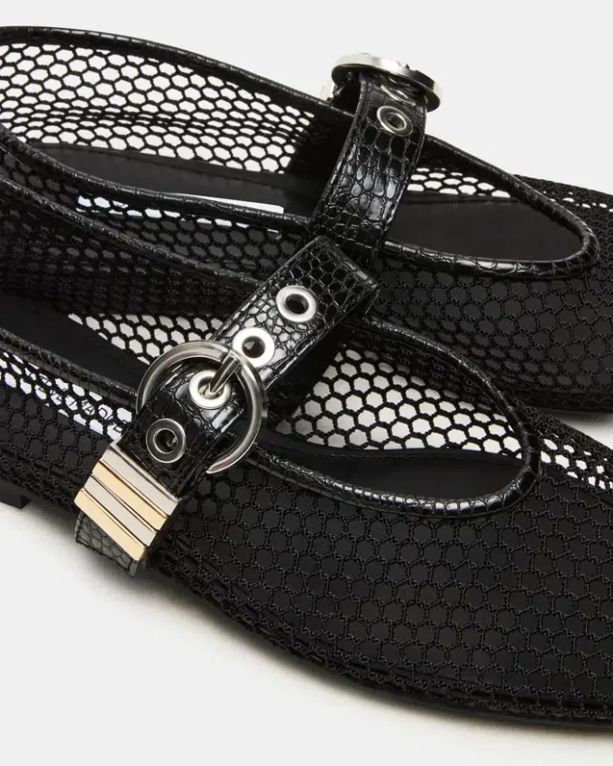 Lucia en maille noire