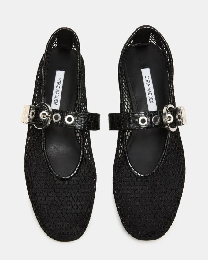 Lucia en maille noire