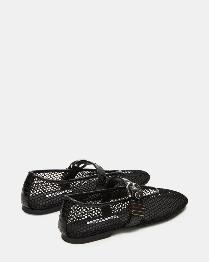 Lucia en maille noire