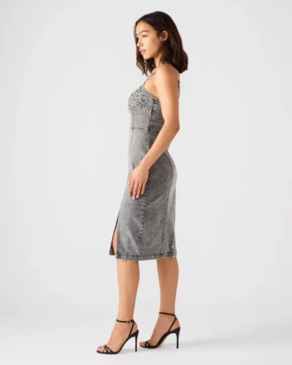 Robe en denim Giselle ornée, couleur Fog Robe en denim Giselle ornée, couleur Fog