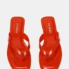 Trella en vernis rouge-orange Trella en vernis rouge-orange
